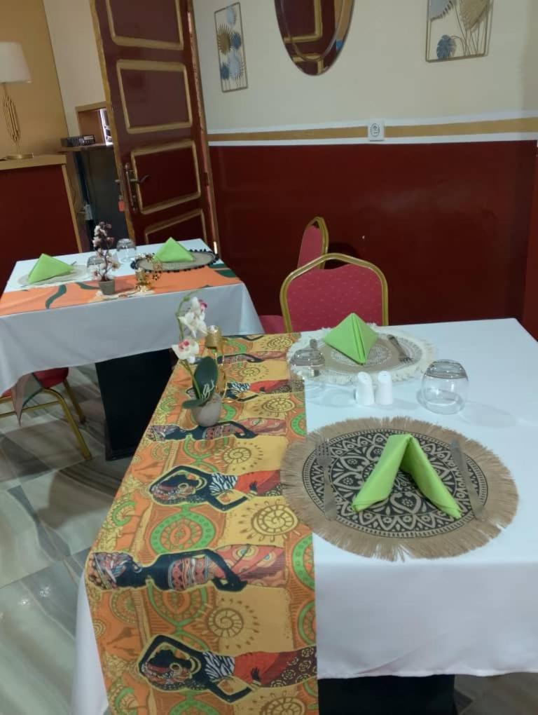 Tchang Hotel Restaurant Constellation מראה חיצוני תמונה